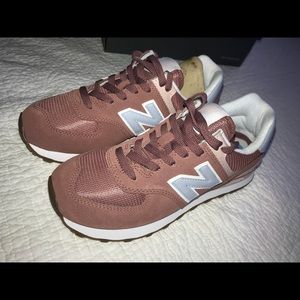 New balance tennis shoes